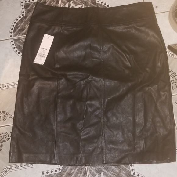 Dana Buchman Dresses & Skirts - Dana Buchman Smart Leather Look Skirt Sz 12 NWT